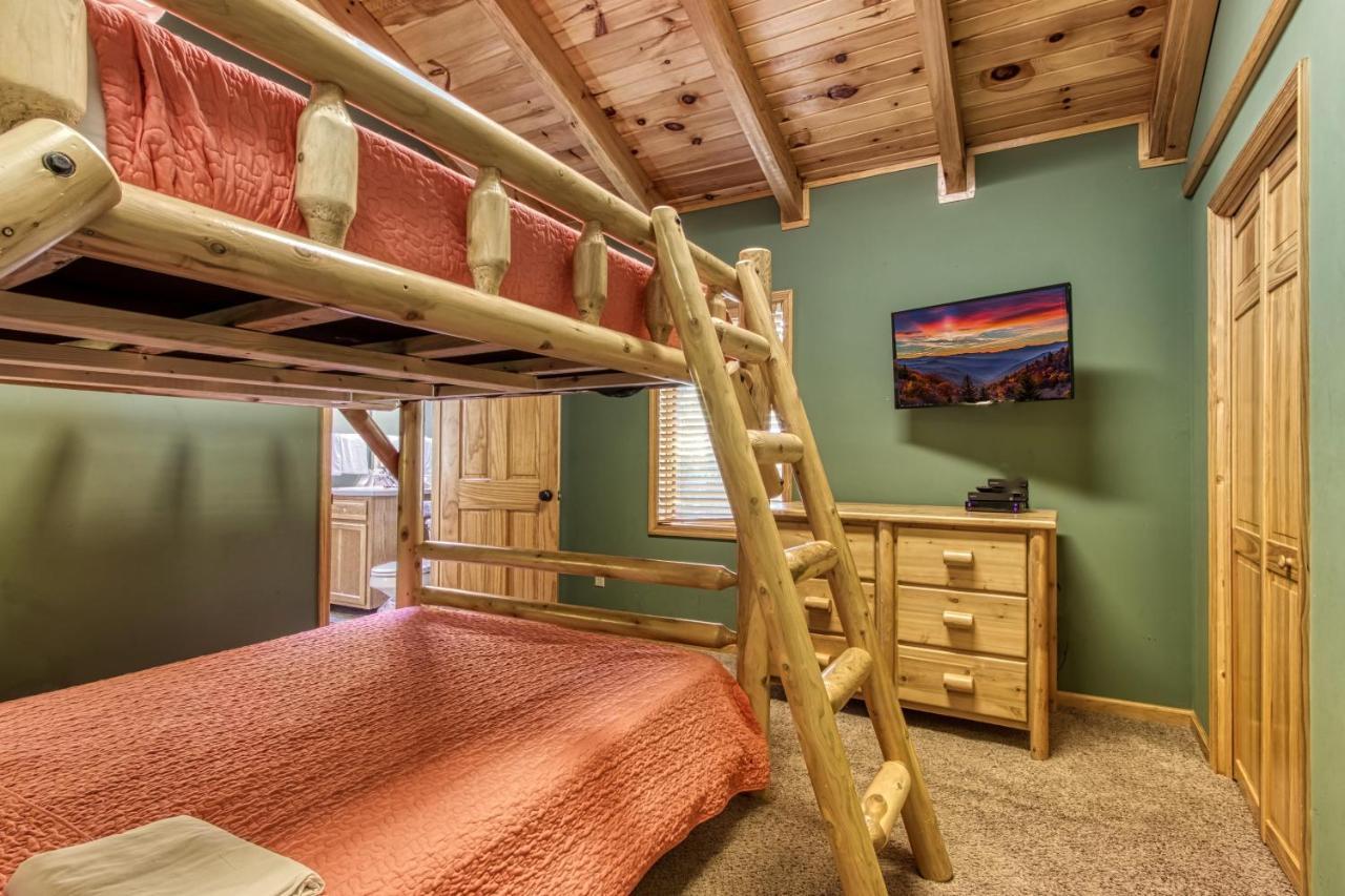 Mountain Lake Lodge, Hot Tub, Theater Room, 1089 Free Tickets Each Paid Day, Dollywood And More Sevierville Bagian luar foto