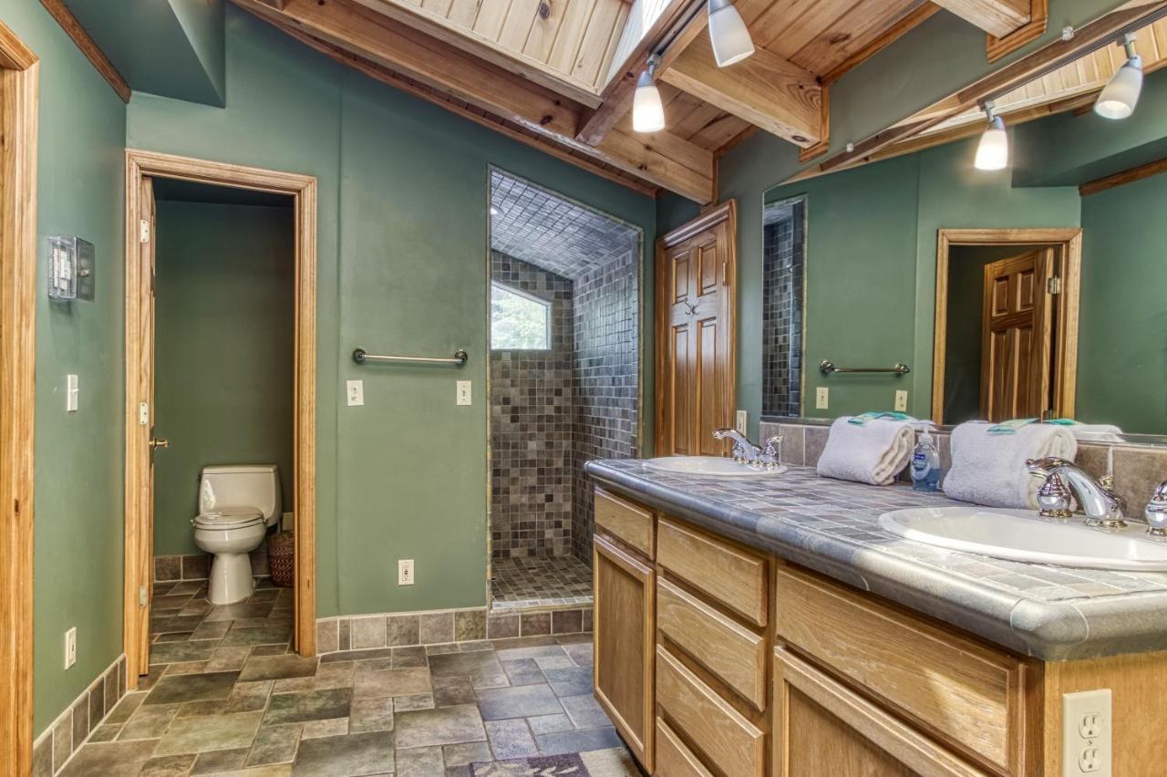 Mountain Lake Lodge, Hot Tub, Theater Room, 1089 Free Tickets Each Paid Day, Dollywood And More Sevierville Bagian luar foto