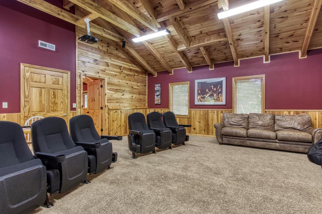 Mountain Lake Lodge, Hot Tub, Theater Room, 1089 Free Tickets Each Paid Day, Dollywood And More Sevierville Bagian luar foto